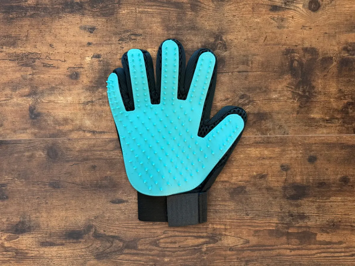 Forever Sticky Pet Mitt product photo.